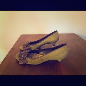 Miu Miu green kitten heel shoes. Size 37.5
